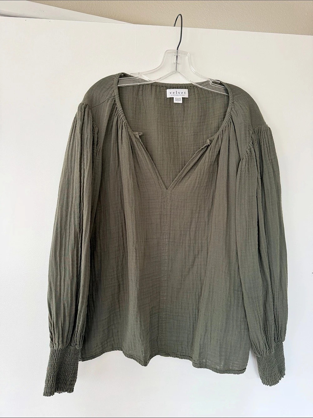 Velvet by Graham & Spencer Women's Blouse in Green Size Large Like New